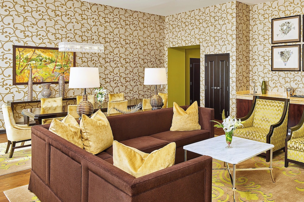 Executive Suite, 1 King Bed, City View photo 2