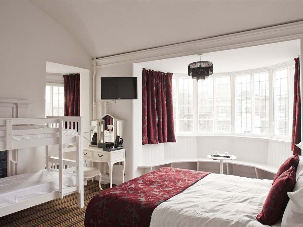 Suite, Ensuite (No 4) photo 2