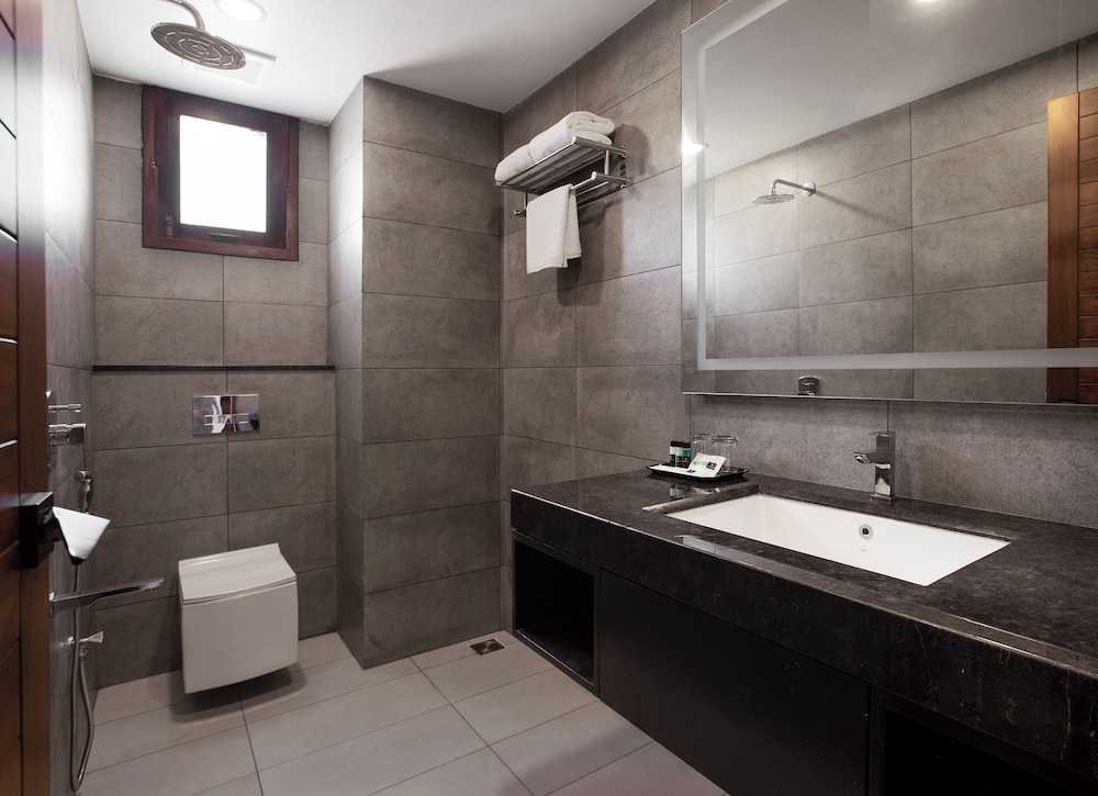 Premium Double Room, Non Smoking, Private Bathroom - Photo 16