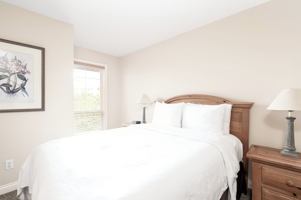 Two Bedroom Townhome, Garden Side photo 1