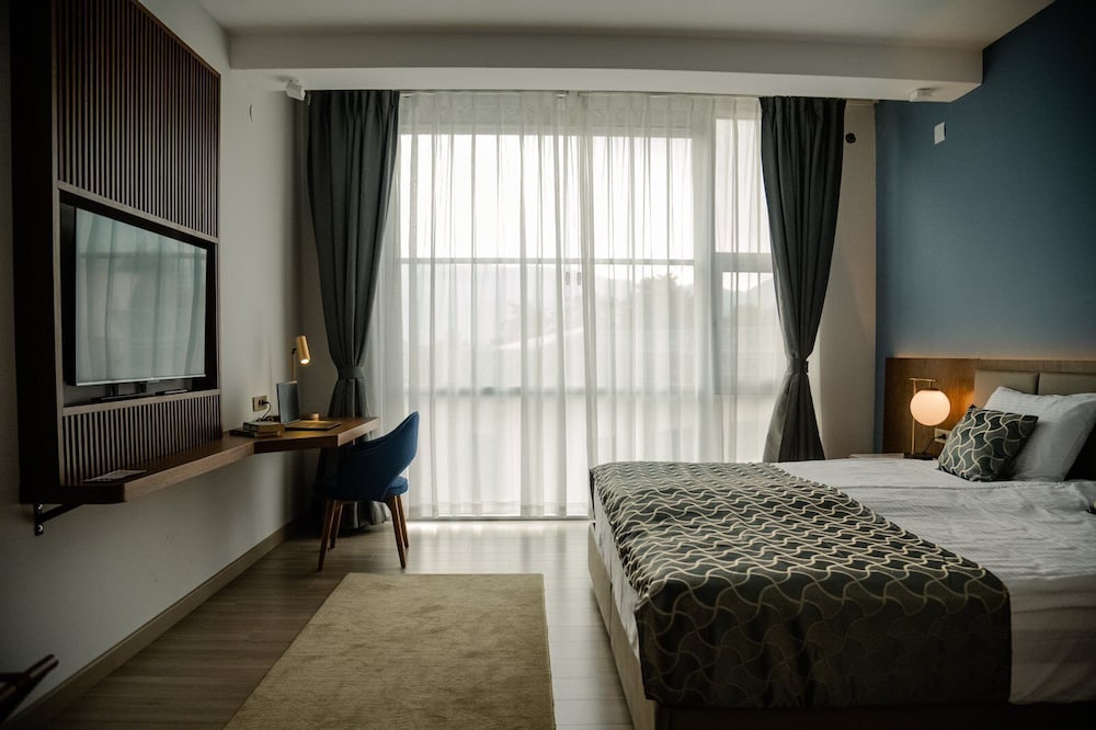 Deluxe Single Room, Balcony, Lake View