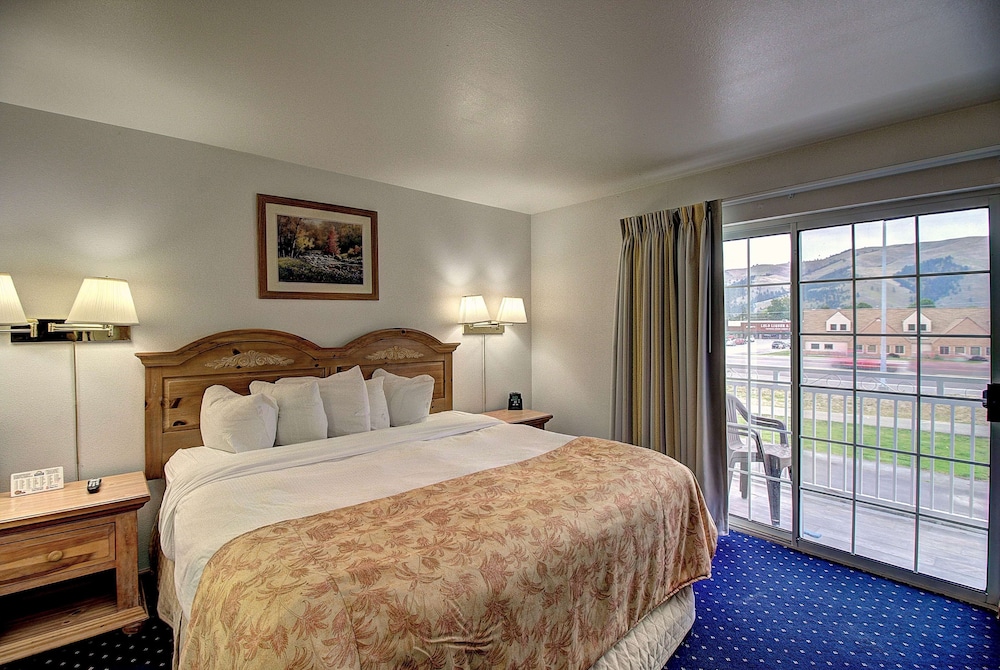 Room, 1 Queen Bed, Non Smoking (Pet-Friendly) - Photo 1