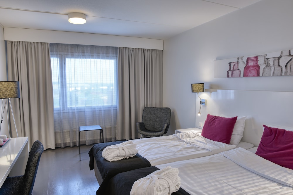 Basic Double Room, 2 Twin Beds, Non Smoking photo 1