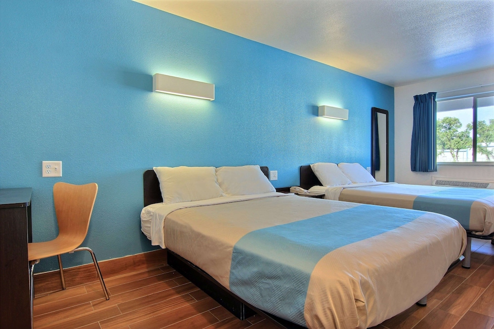 Deluxe Room, 2 Queen Beds, Non Smoking, Kitchenette photo 1