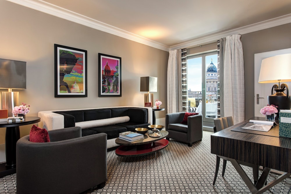 Premier Suite, 1 Bedroom - Photo 2