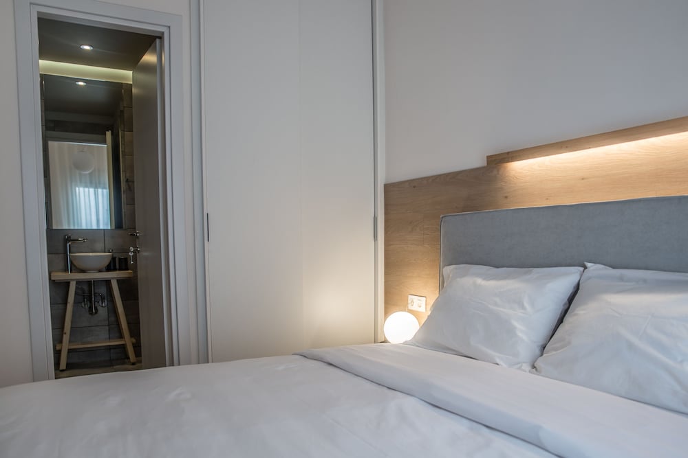 Exclusive Apartment, 3 Bedrooms, 2 Bathrooms (El. Ground floor)