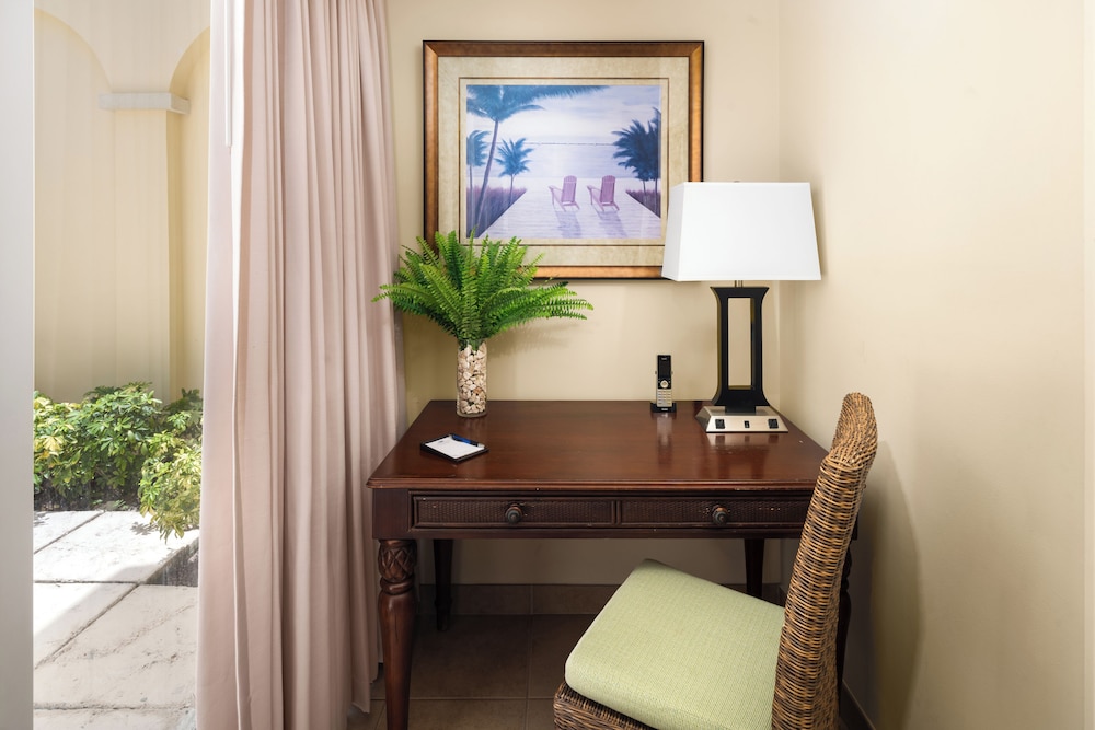 Bungalow, 2 Bedrooms, Lanai - Photo 4