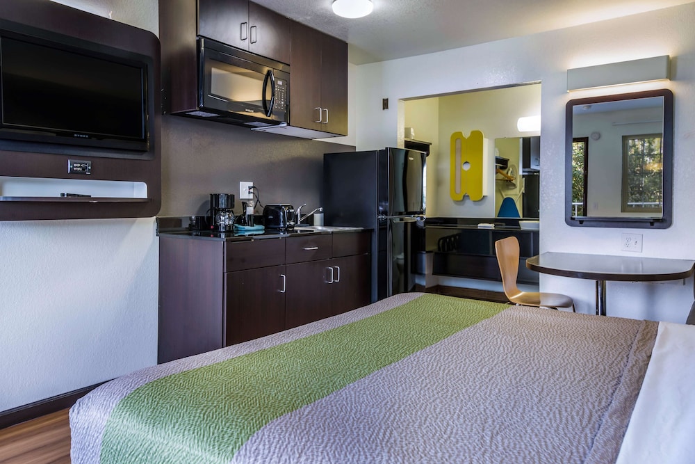 Standard Suite, 2 Queen Beds, Non Smoking, Kitchenette - Photo 1