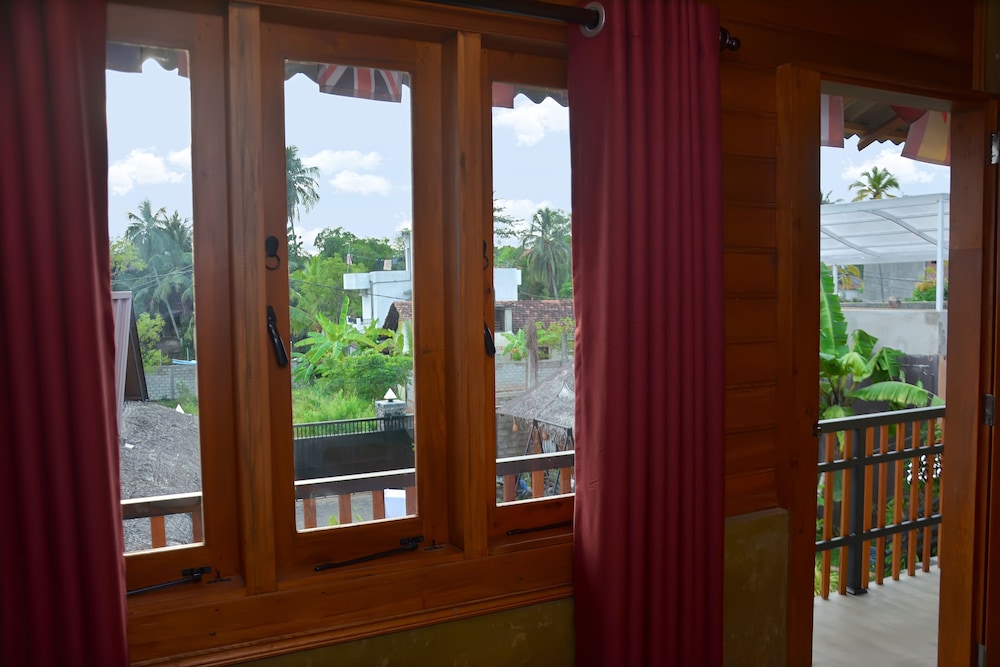 Deluxe King Room - Photo 10