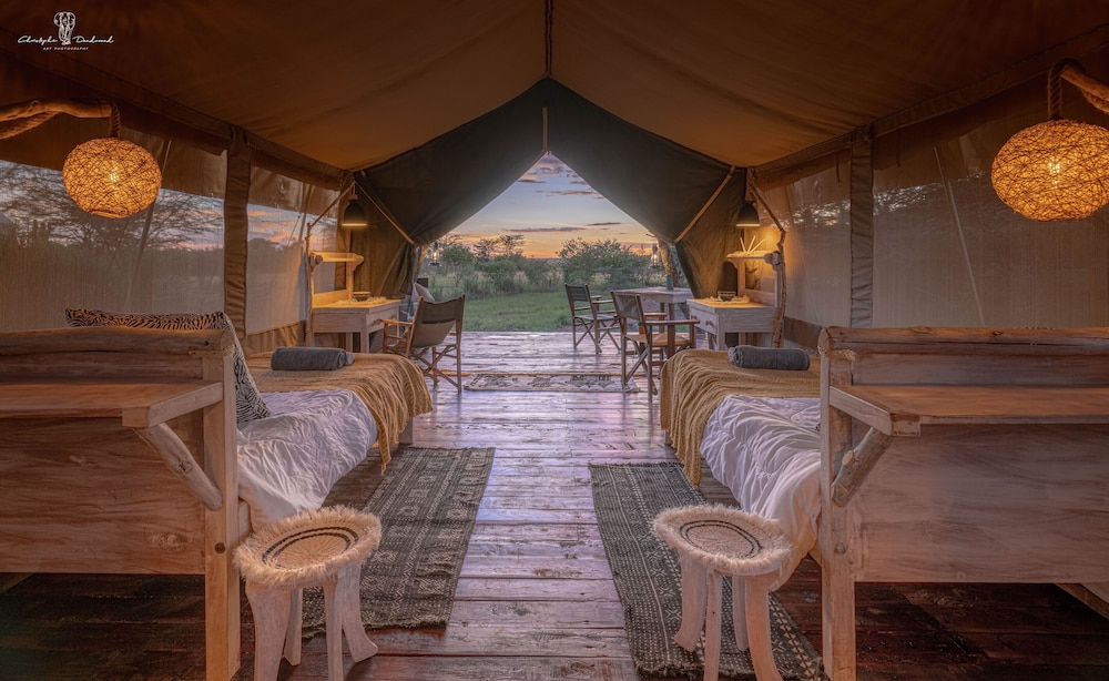 Deluxe Tent, 2 Twin Beds, Private Bathroom, Park View photo 2