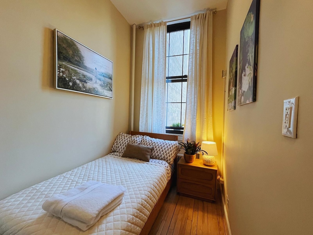 Economy Twin Room, Garden View (Shared Bathrooms) photo 1