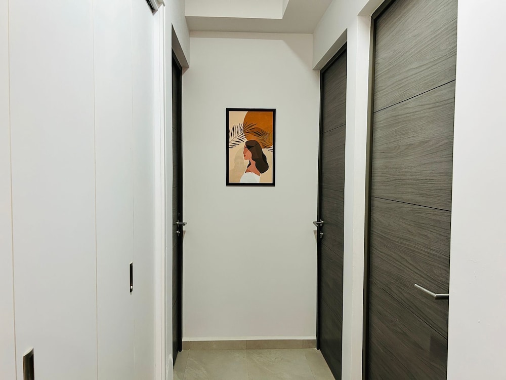 Traditional Apartment photo 3