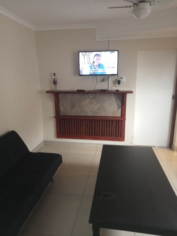 Family Room - Photo 5