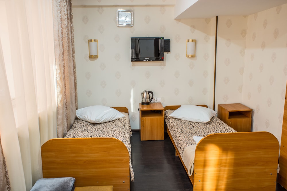Economy Twin Room photo 1