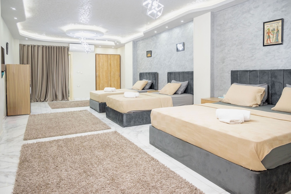Signature Quadruple Room photo 2