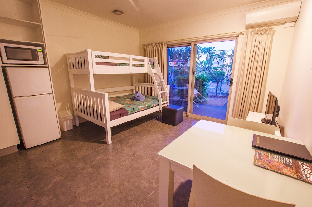Family Suite, Multiple Beds, Kitchen photo 3