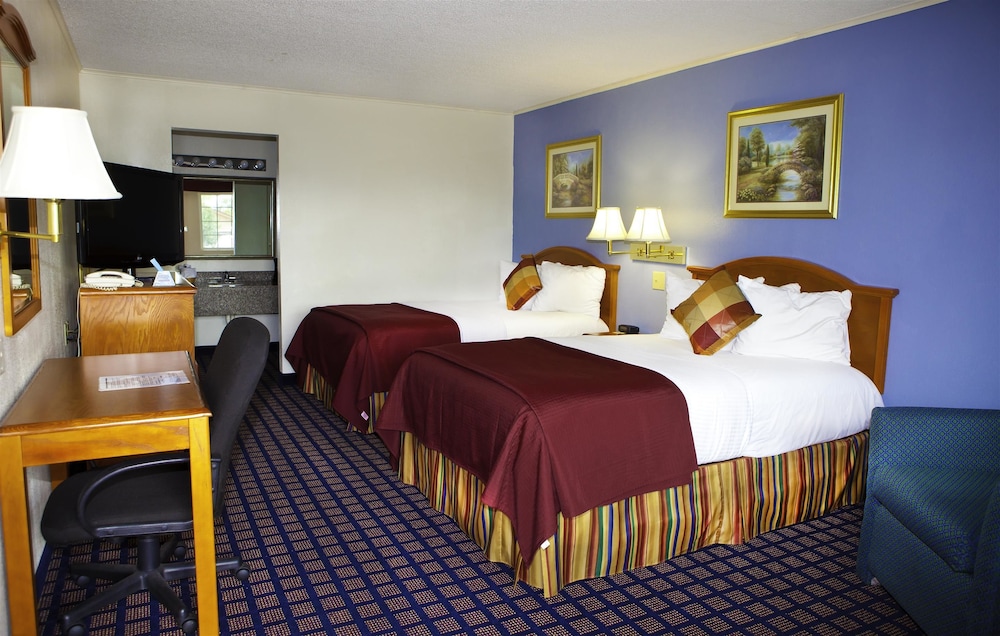 Standard Room, 2 Double Beds, Smoking, Refrigerator & Microwave - Photo 2