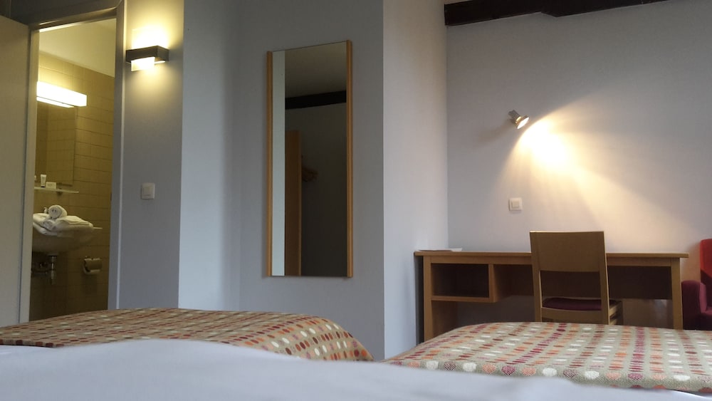 Twin Room - Photo 2