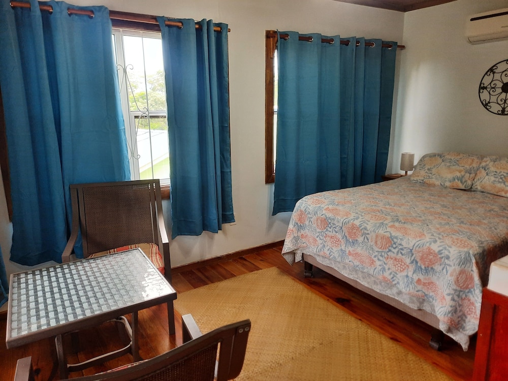 Standard Studio, 1 Queen Bed, Kitchenette, Garden View