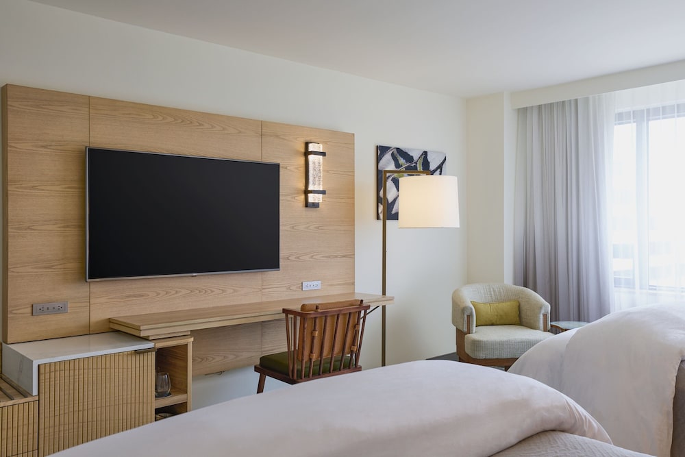 Deluxe Room, 2 Queen Beds (Mobility Accessible, Roll-In Shower)