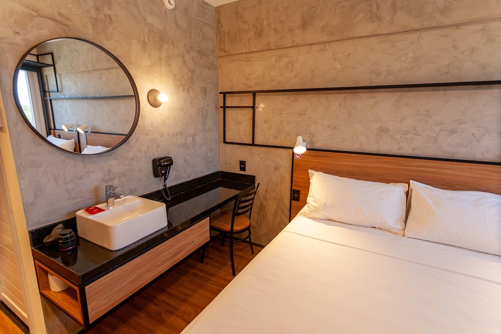 Standard Room, Multiple Beds - Photo 3