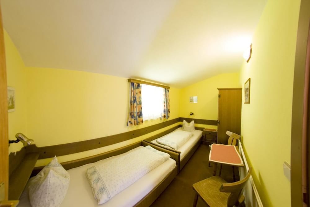 Standard Quadruple Room, 1 Bedroom, Balcony, Garden View photo 2