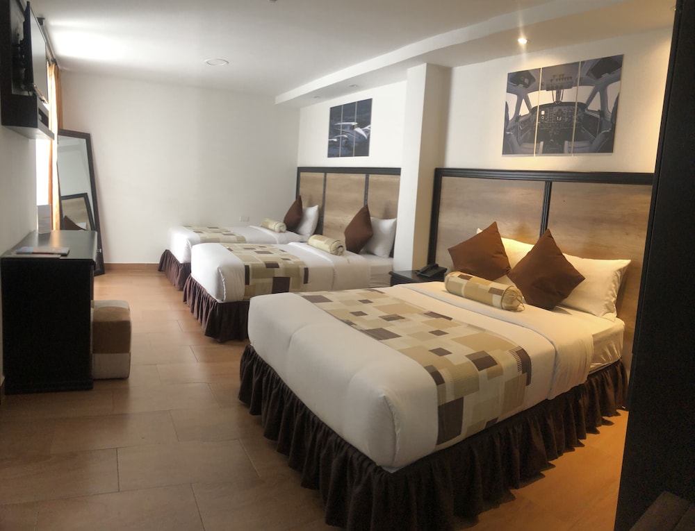 Family Quadruple Room, Multiple Beds photo 2