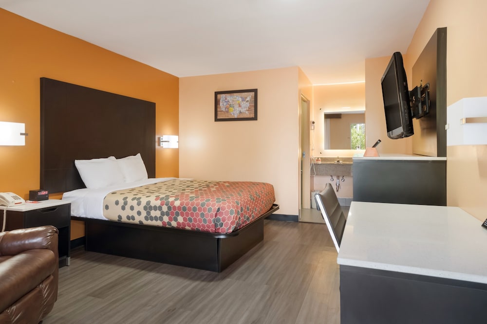 Basic Single Room, 1 Queen Bed, Non Smoking photo 1