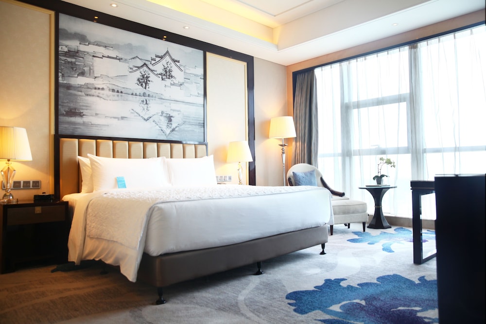 1 King Bed, City View, High Floor photo 2