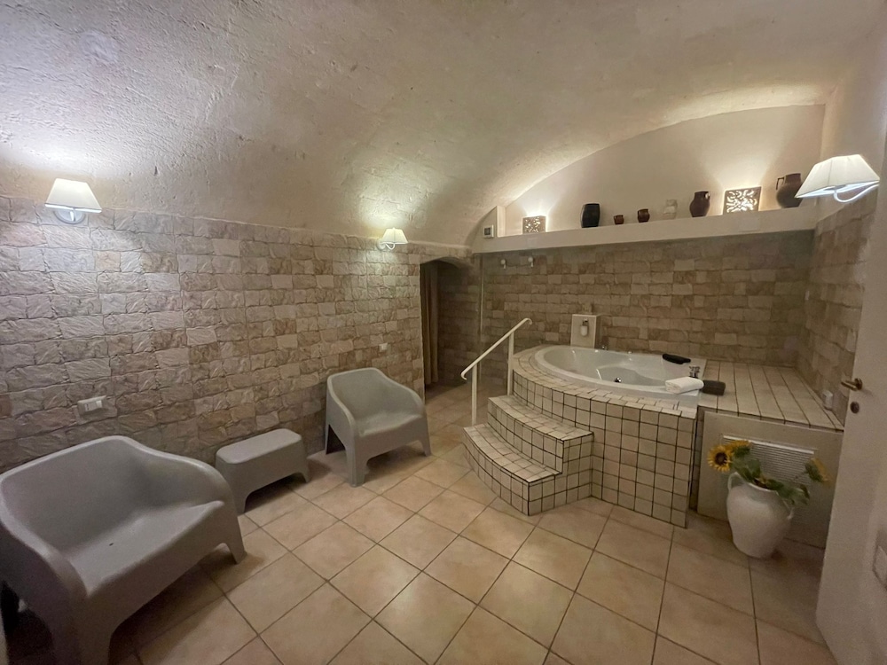 Room, 1 Double Bed, Hot Tub (camera al piano seminterrato) photo 1