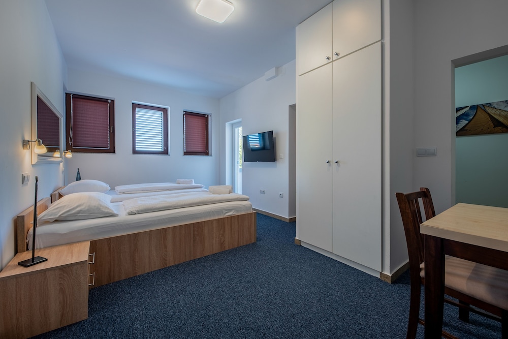 APT Standard studio with balcony for 3