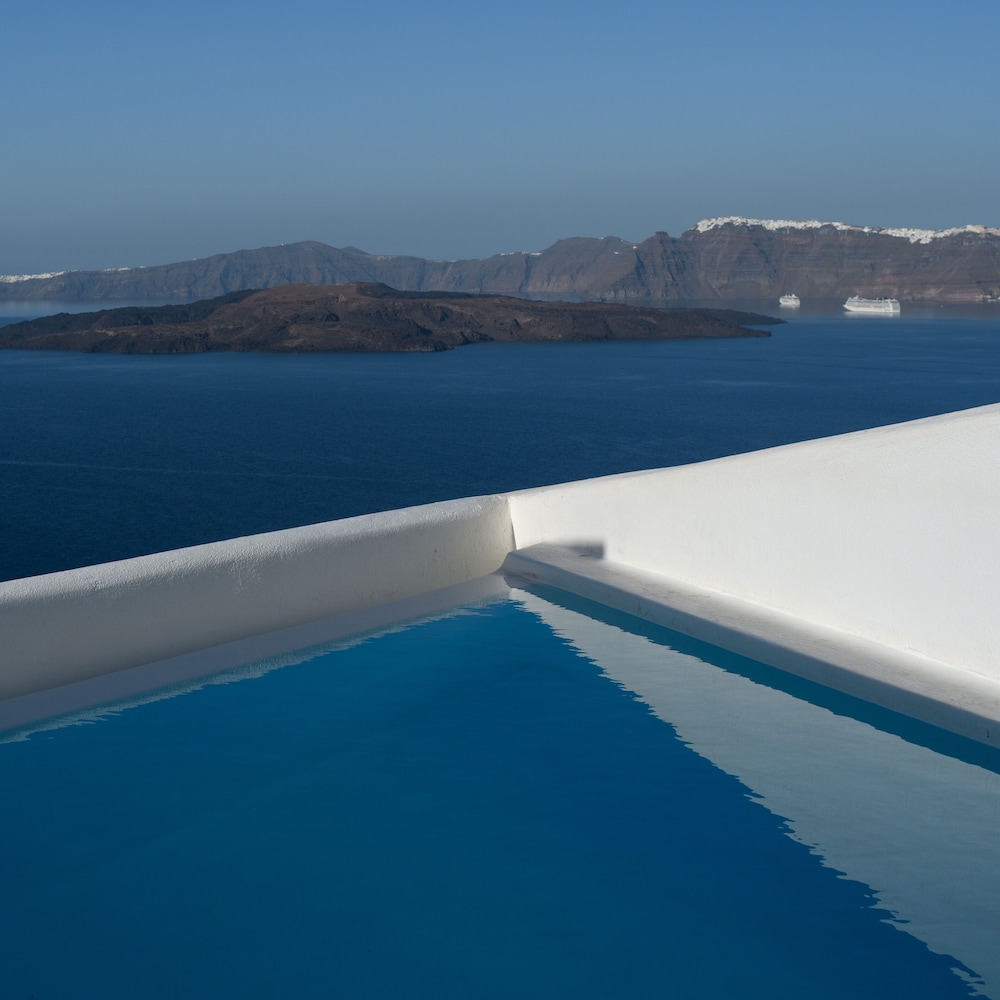 Senior Suite, Private Pool (Volcano & Sunset View) - Photo 6