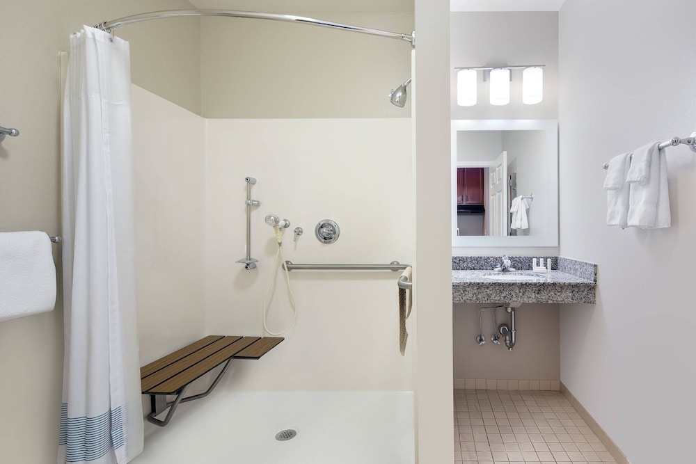 Suite, 1 Bedroom (Mobility Accessible, Roll-In Shower) photo 3