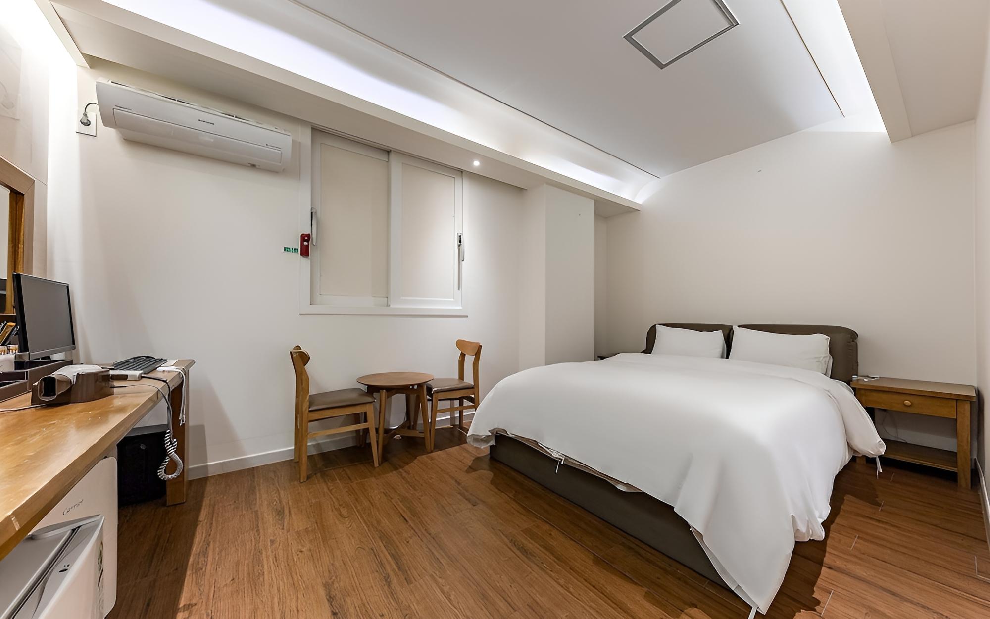 Room (Standard room (breakfast not provided) photo 1