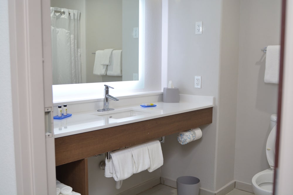 Standard Room, 1 King Bed (Leisure) - Photo 7