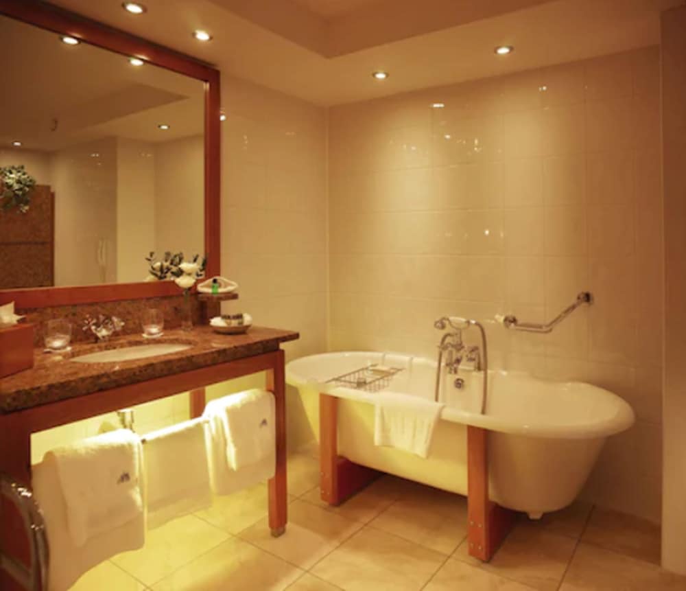 Double Room, Lakeside thumbnail 6