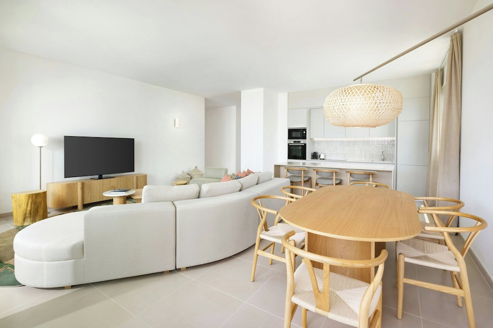 Suite, 3 Bedrooms, Balcony, Resort View - Photo 7