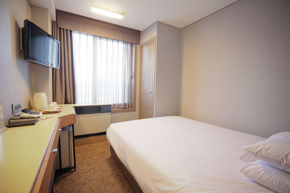 Junior Double Room (NO PARKING)