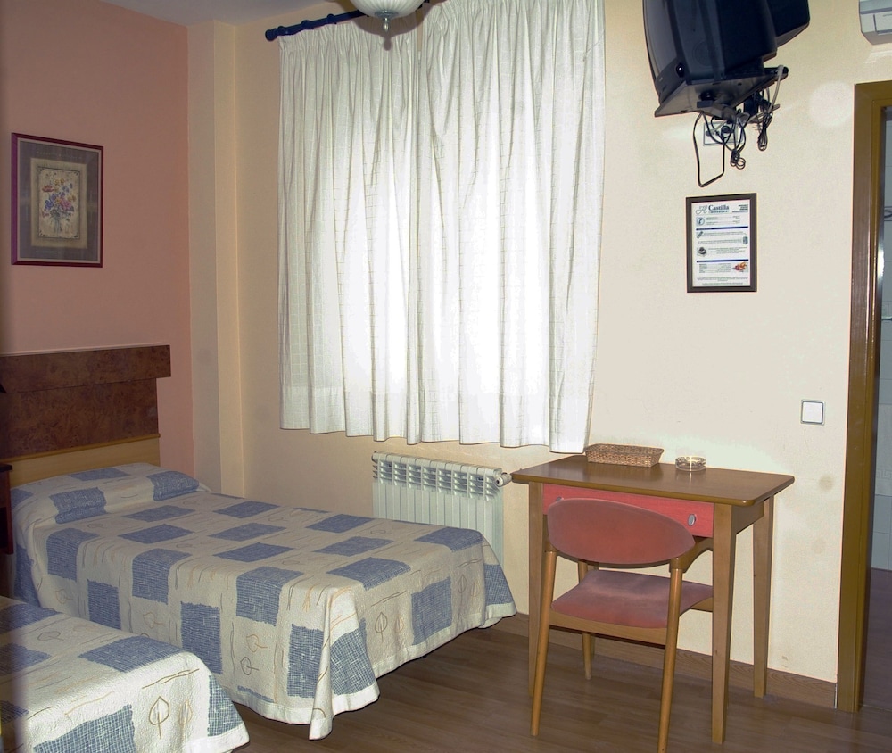 Standard Room, 2 Twin Beds, photo 7