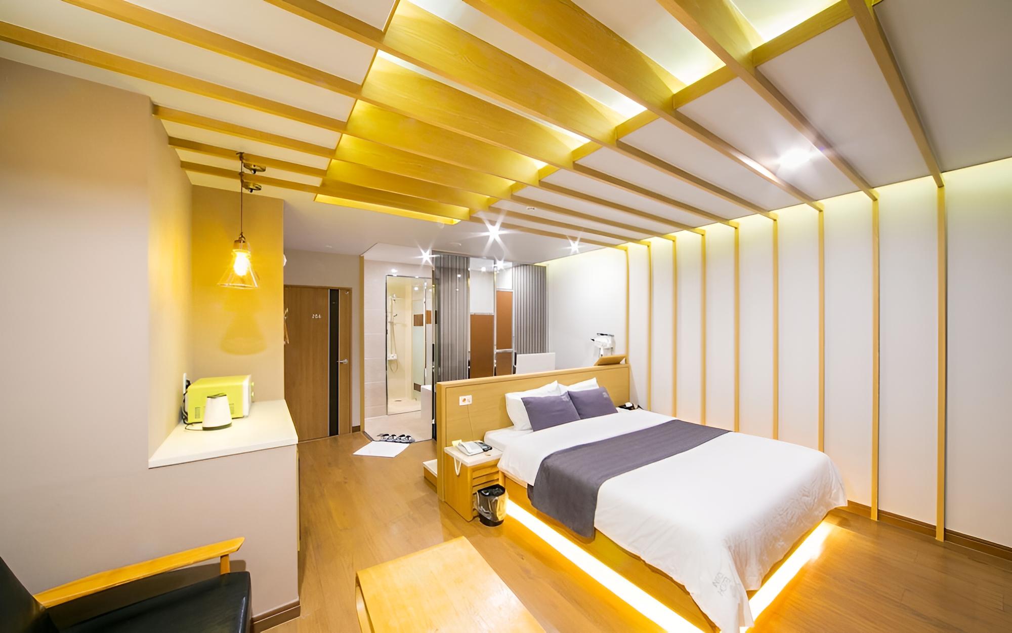Room (VVIP (Netflix personal account Large ) - Photo 25