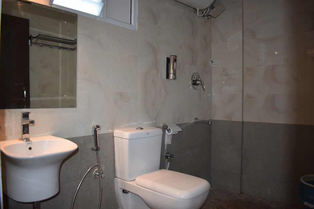 Luxury Penthouse, 2 Bedrooms, Refrigerator & Microwave, Garden View photo 3