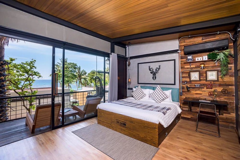 Seaside Deluxe Loft photo 2