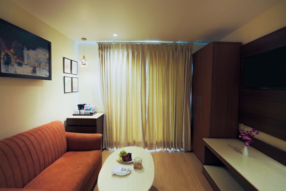 Suite - Photo 5
