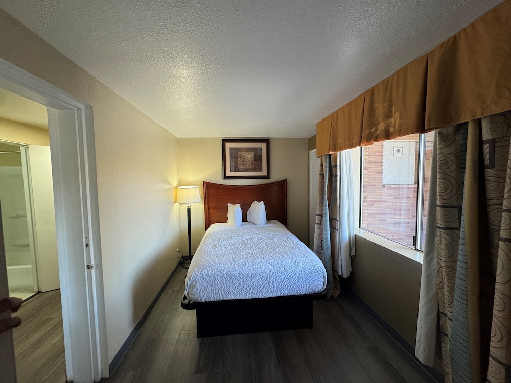 Room, Multiple Beds, Non Smoking photo 2
