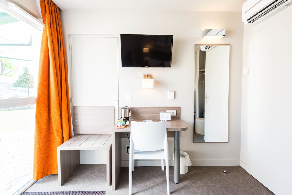 Standard Room, 2 Twin Beds - Photo 4