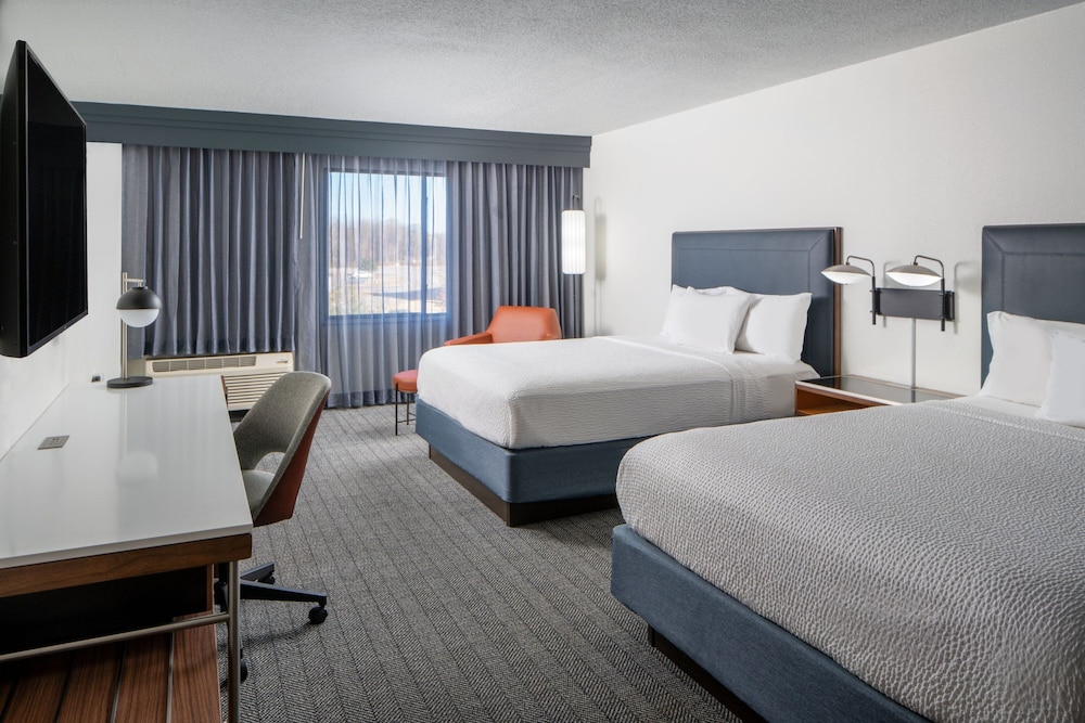 Room, 2 Queen Beds (Mobility Accessible, Transfer Shower)