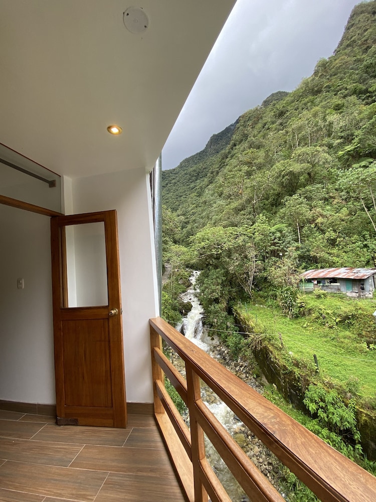 Quadruple Room, Private Bathroom, River View photo 3