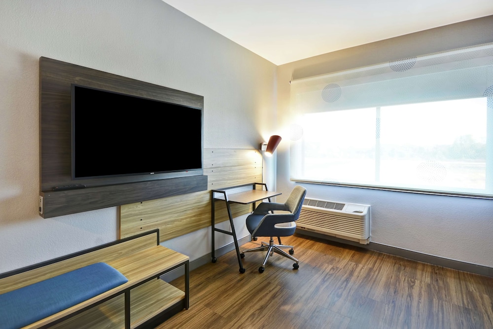 Room, 1 King Bed, Accessible (Mobility & Hearing, Roll-in Shower) - Photo 3