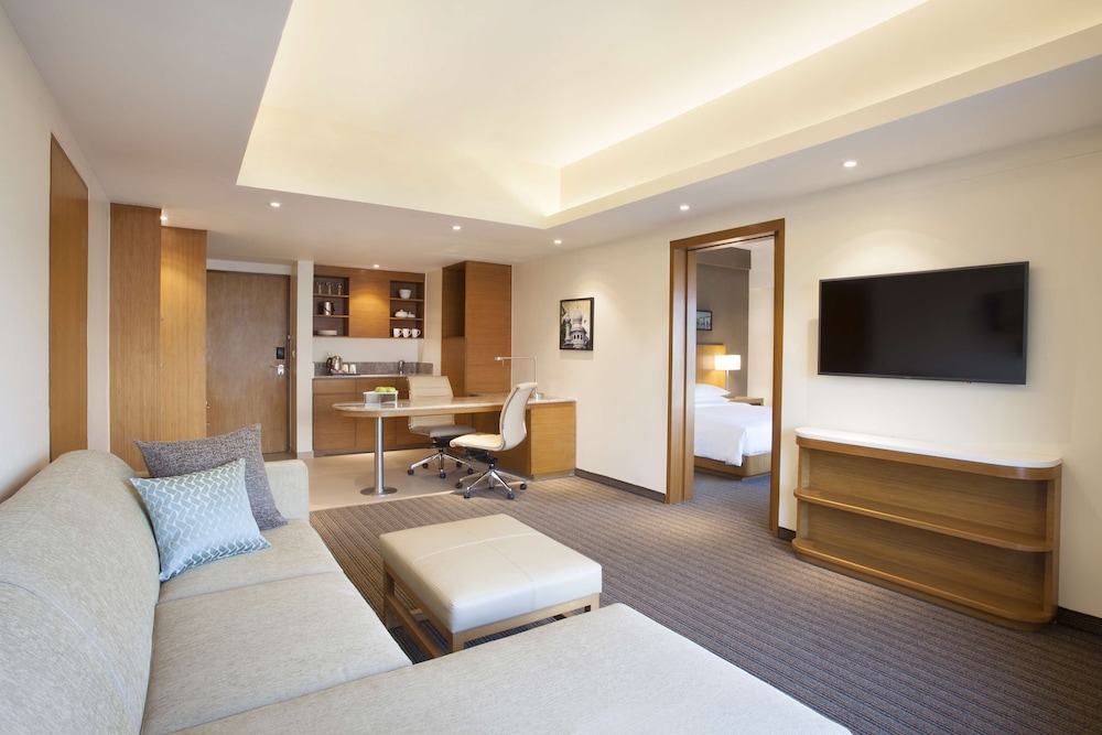 Suite, 1 King Bed with Sofa bed photo 2