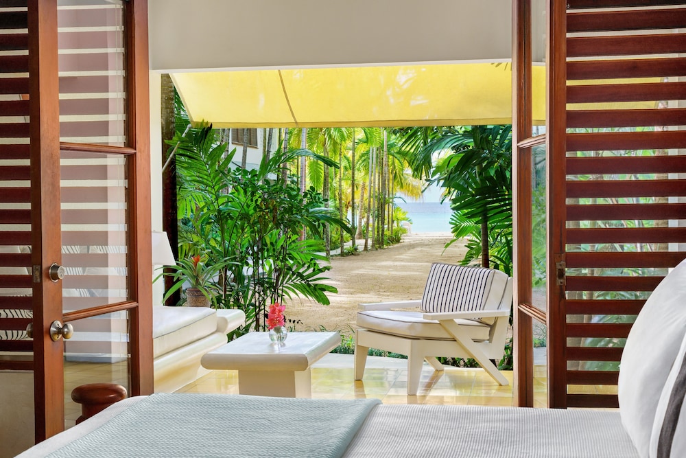 Deluxe Room, 1 King Bed, Garden View